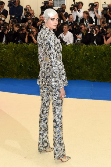Cara Delevingne in Chanel Spring 2017 Couture-1