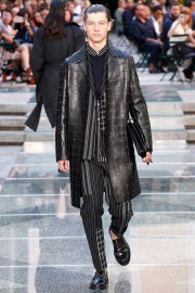 Versace Spring 2018 Menswear Look 4