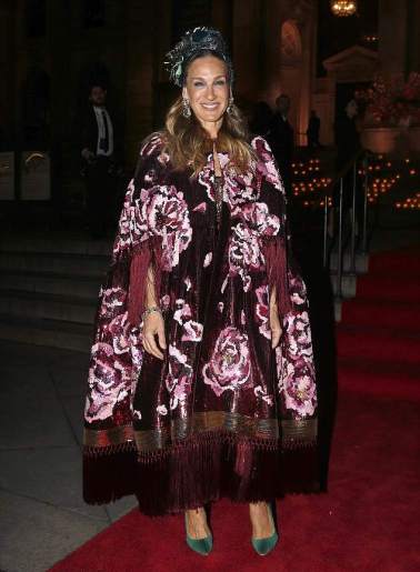 Sarah Jessica Parker in Dolce & Gabbana Fall 2016 Couture