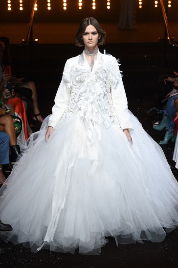 Viktor & Rolf Fall 2018 Couture Look 13